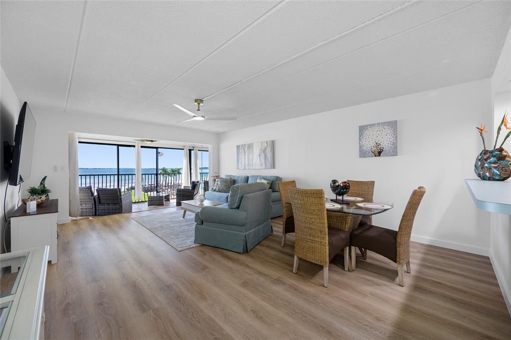 For Sale: $589,000 (2 beds, 2 baths, 1074 Square Feet)