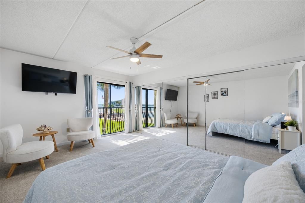 For Sale: $589,000 (2 beds, 2 baths, 1074 Square Feet)