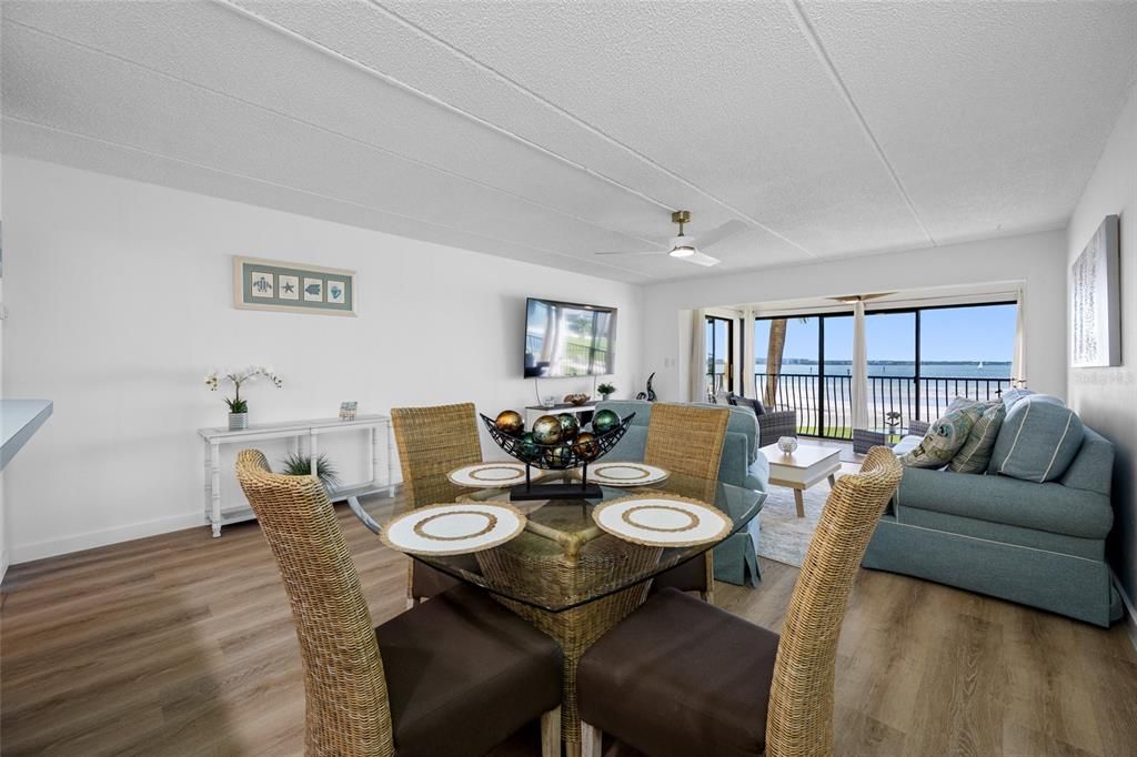 For Sale: $589,000 (2 beds, 2 baths, 1074 Square Feet)