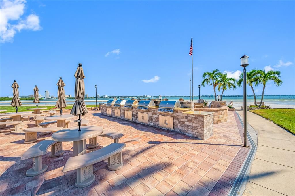 For Sale: $589,000 (2 beds, 2 baths, 1074 Square Feet)