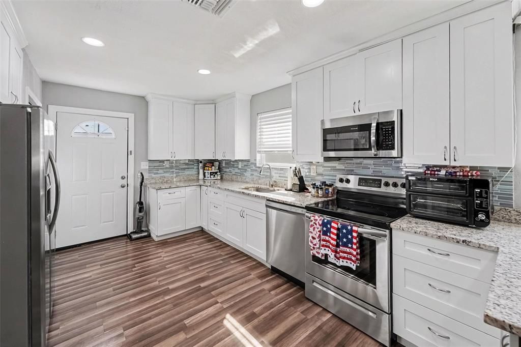 For Sale: $285,000 (3 beds, 1 baths, 1100 Square Feet)