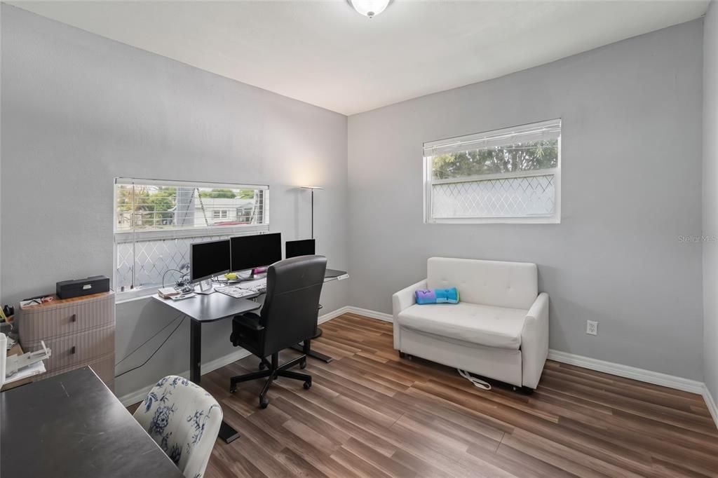 For Sale: $285,000 (3 beds, 1 baths, 1100 Square Feet)