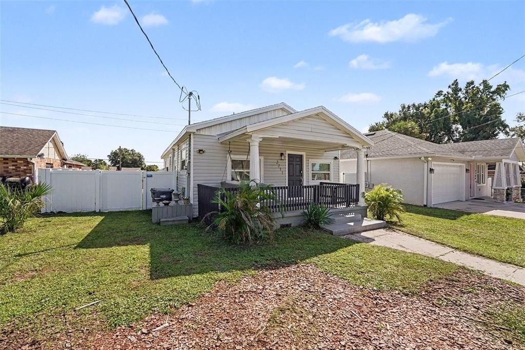 For Sale: $285,000 (3 beds, 1 baths, 1100 Square Feet)