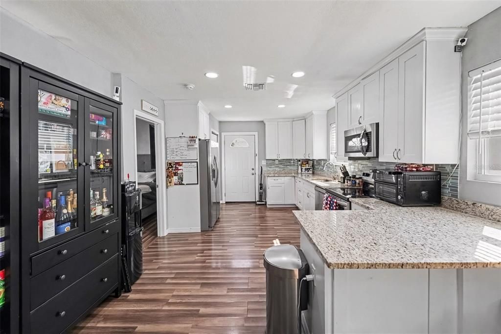 For Sale: $285,000 (3 beds, 1 baths, 1100 Square Feet)
