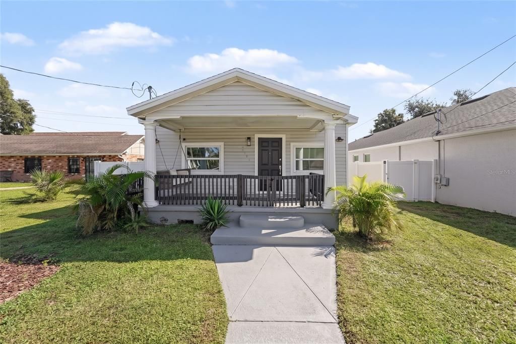 For Sale: $285,000 (3 beds, 1 baths, 1100 Square Feet)