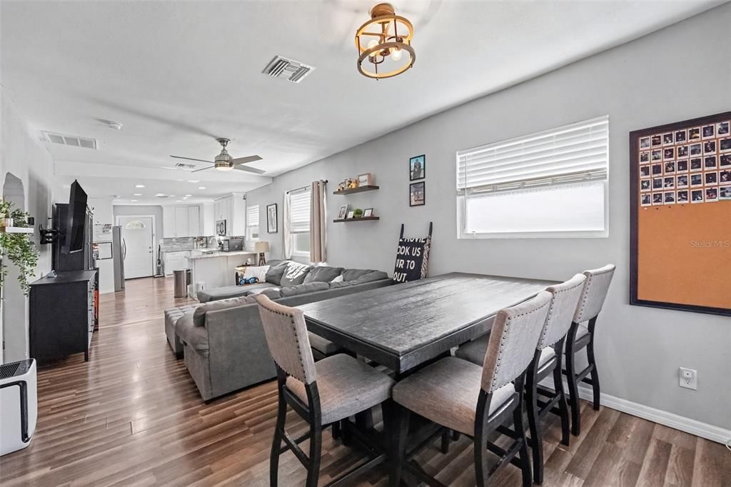 For Sale: $285,000 (3 beds, 1 baths, 1100 Square Feet)