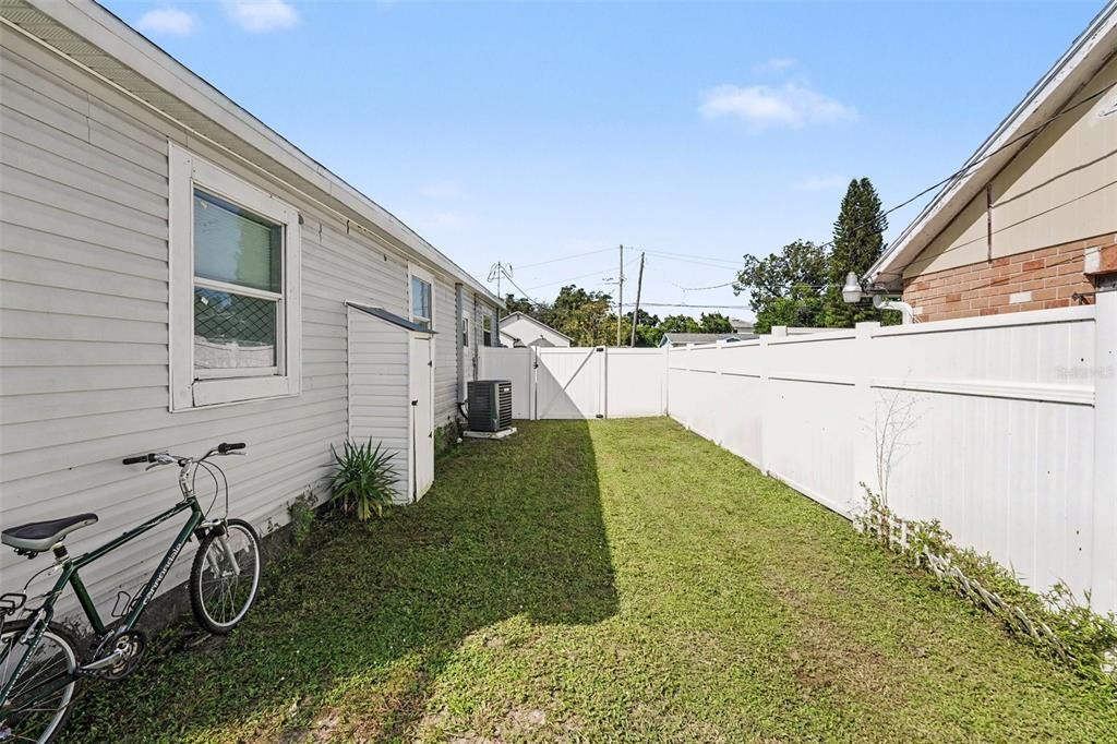 For Sale: $285,000 (3 beds, 1 baths, 1100 Square Feet)