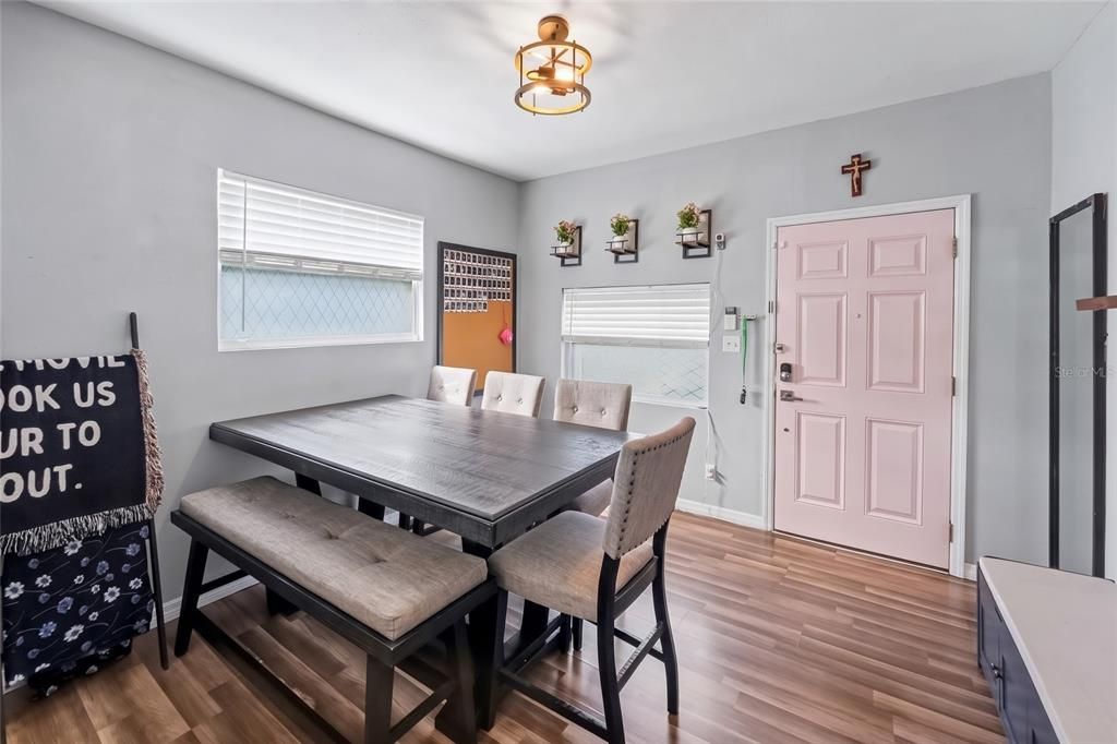 For Sale: $285,000 (3 beds, 1 baths, 1100 Square Feet)
