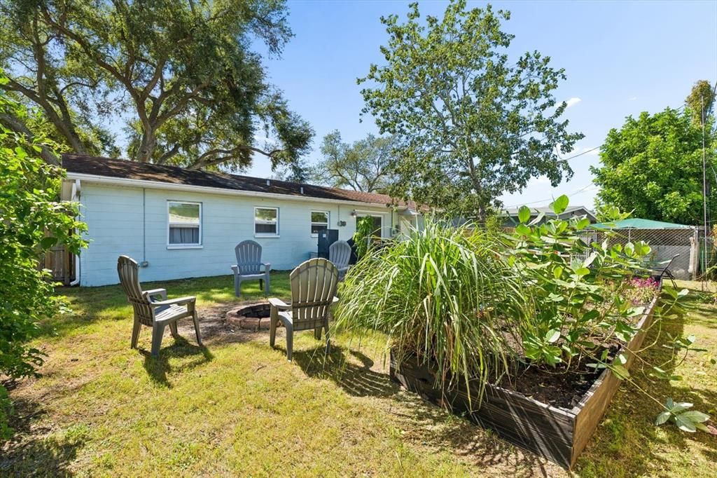 For Sale: $339,000 (3 beds, 1 baths, 936 Square Feet)