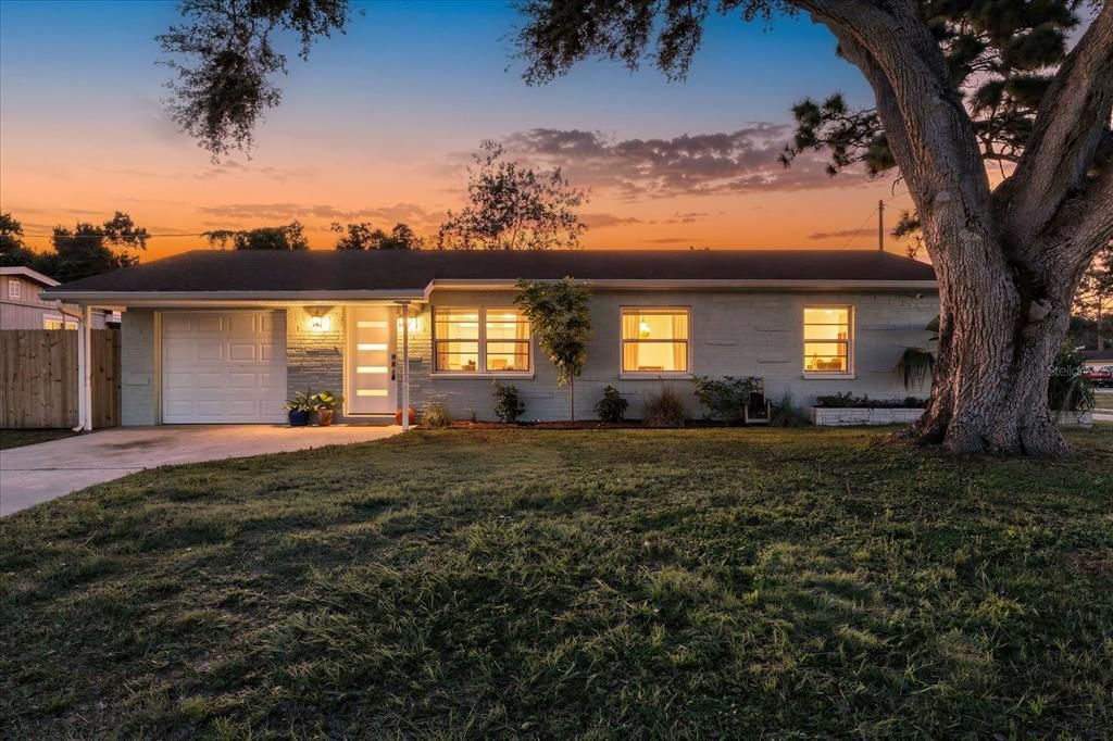 For Sale: $339,000 (3 beds, 1 baths, 936 Square Feet)