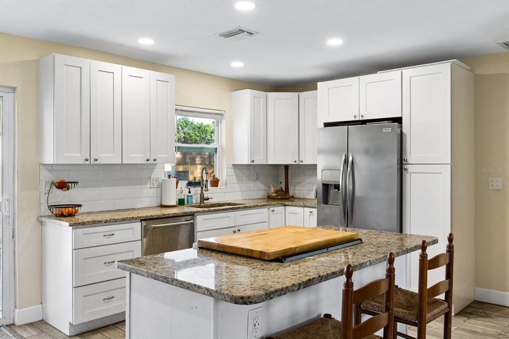 For Sale: $339,000 (3 beds, 1 baths, 936 Square Feet)