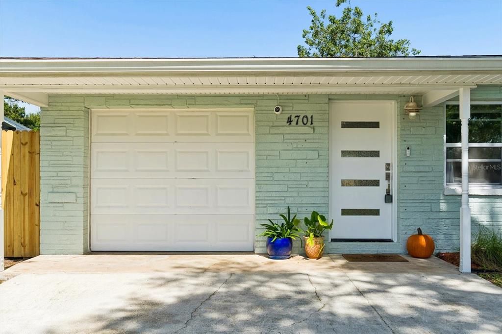 For Sale: $339,000 (3 beds, 1 baths, 936 Square Feet)