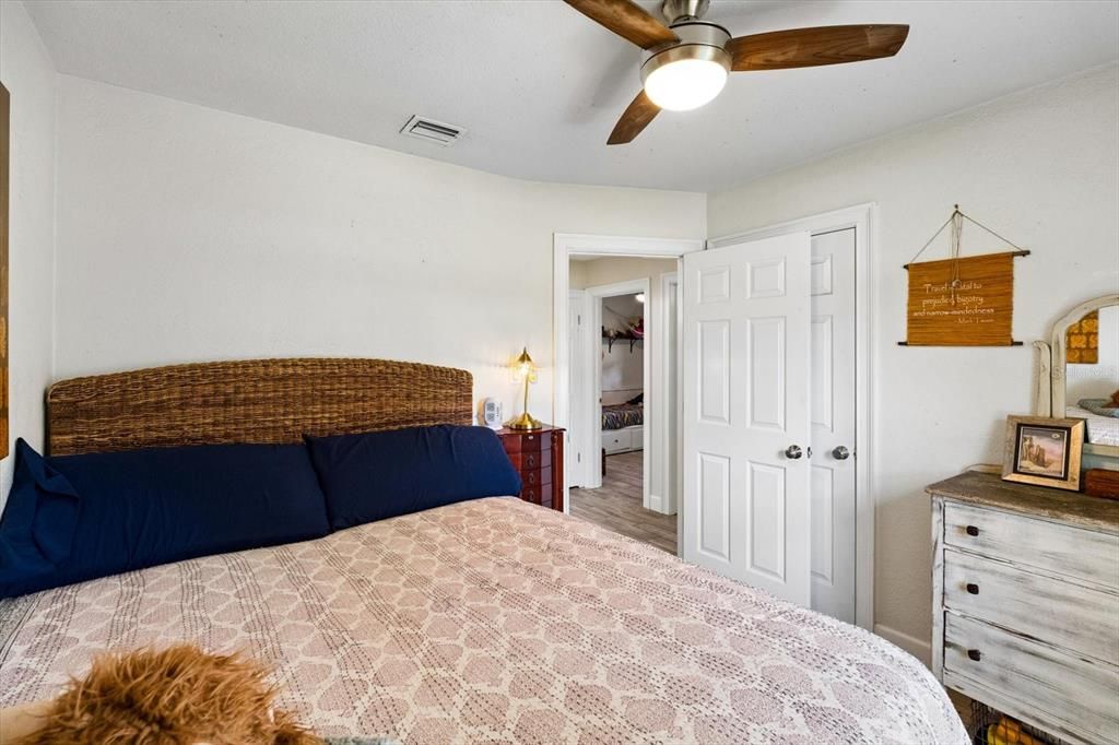 For Sale: $339,000 (3 beds, 1 baths, 936 Square Feet)
