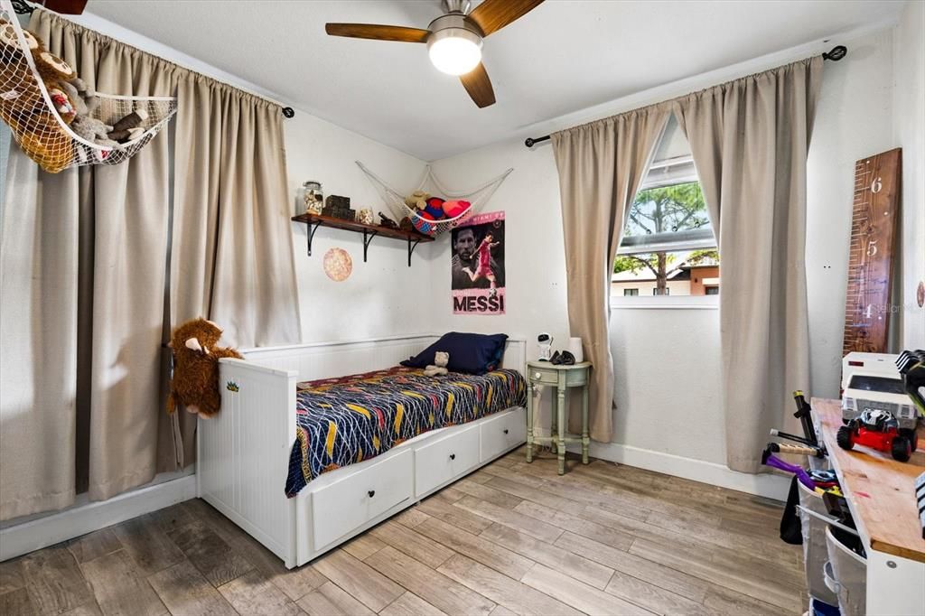 For Sale: $339,000 (3 beds, 1 baths, 936 Square Feet)