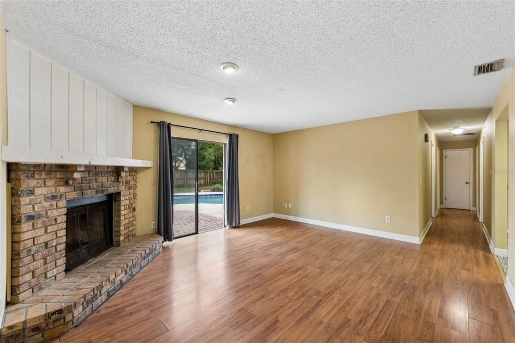 For Sale: $360,000 (3 beds, 2 baths, 1518 Square Feet)
