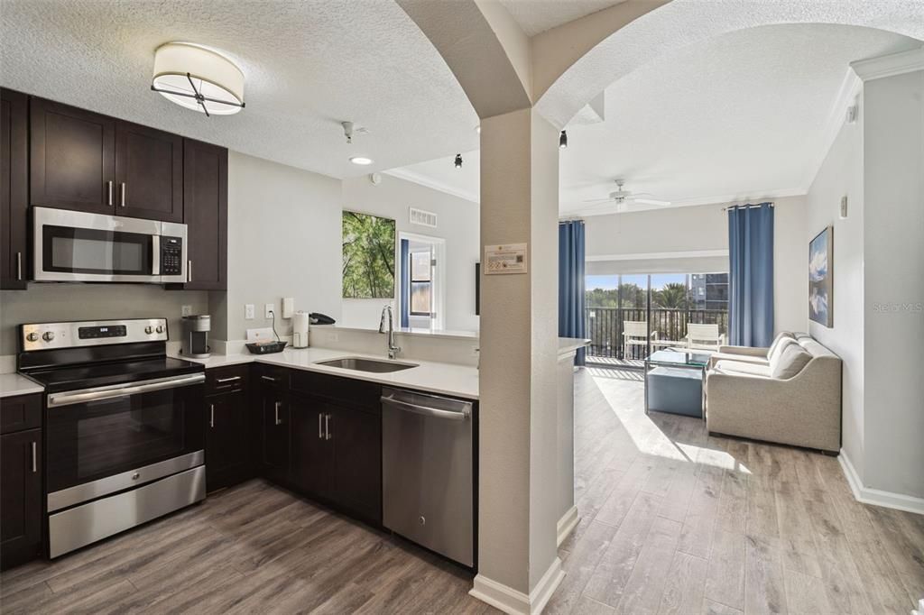 For Sale: $159,999 (2 beds, 2 baths, 1375 Square Feet)