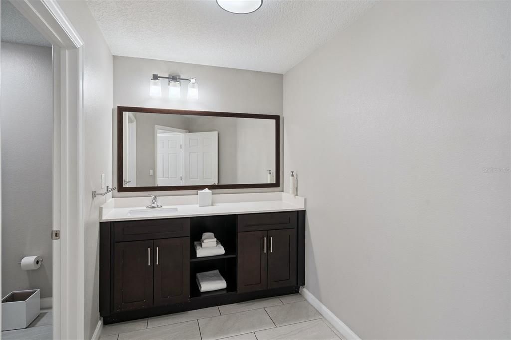 For Sale: $159,999 (2 beds, 2 baths, 1375 Square Feet)