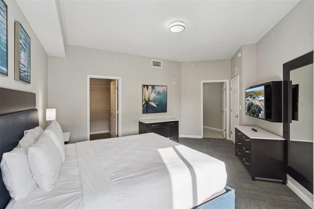 For Sale: $159,999 (2 beds, 2 baths, 1375 Square Feet)