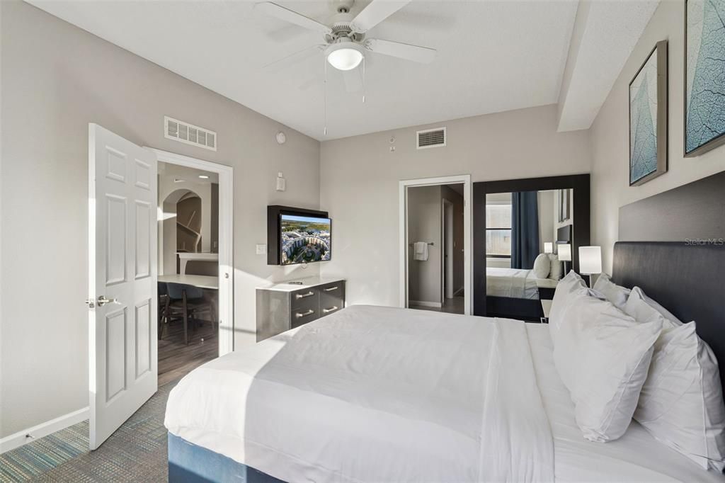 For Sale: $159,999 (2 beds, 2 baths, 1375 Square Feet)