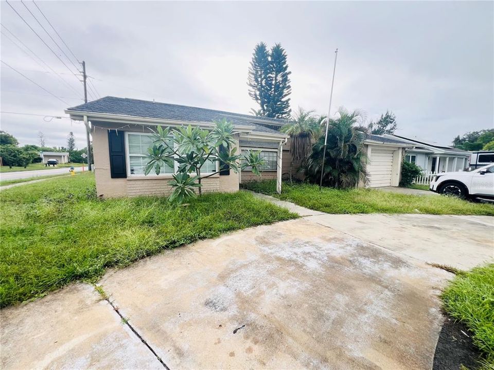 For Sale: $170,000 (2 beds, 2 baths, 1334 Square Feet)