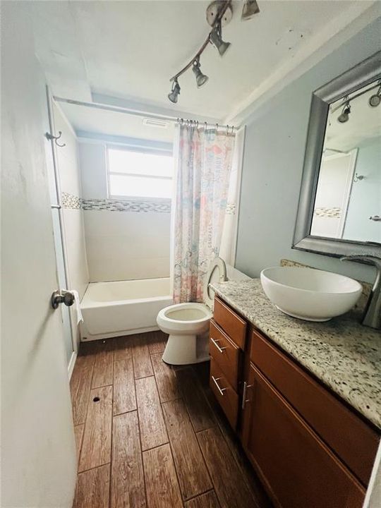 For Sale: $170,000 (2 beds, 2 baths, 1334 Square Feet)