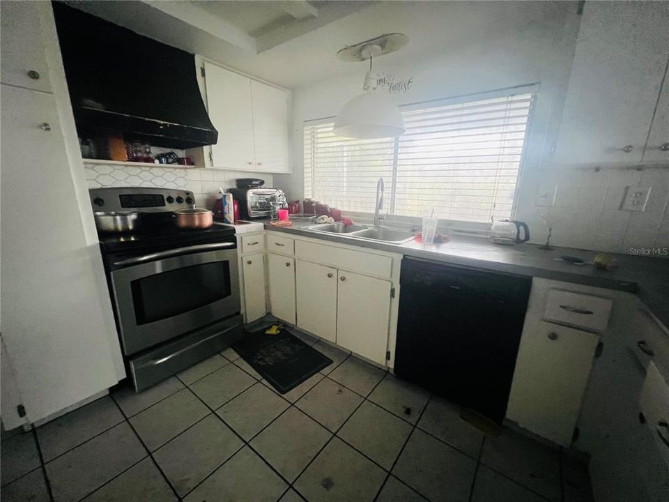 For Sale: $170,000 (2 beds, 2 baths, 1334 Square Feet)