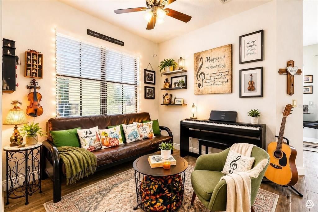 For Sale: $250,000 (3 beds, 2 baths, 1560 Square Feet)