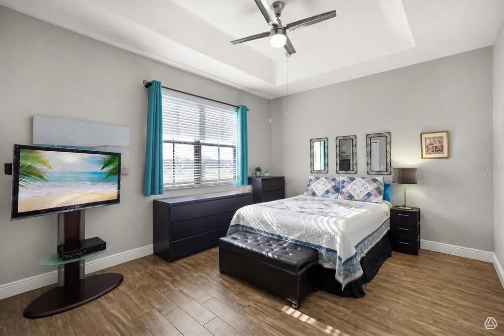 For Sale: $250,000 (3 beds, 2 baths, 1560 Square Feet)