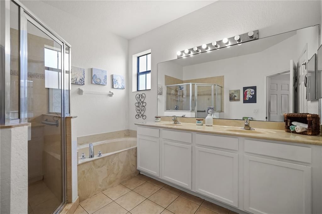 For Sale: $250,000 (3 beds, 2 baths, 1560 Square Feet)