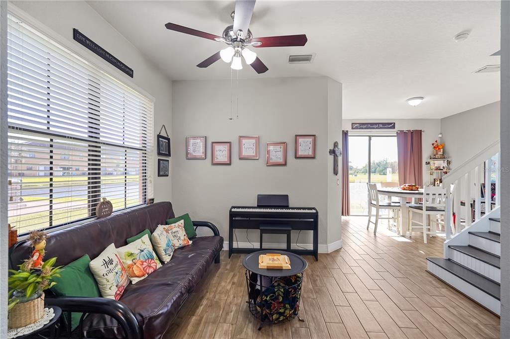 For Sale: $250,000 (3 beds, 2 baths, 1560 Square Feet)