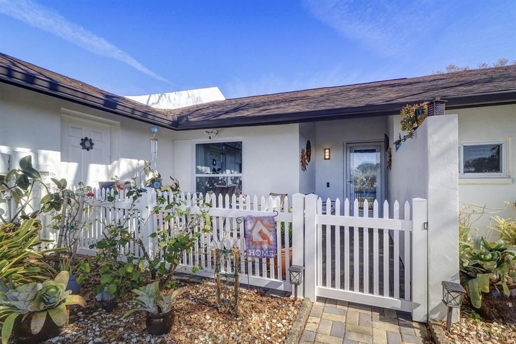For Rent: $2,500 (2 beds, 2 baths, 1116 Square Feet)
