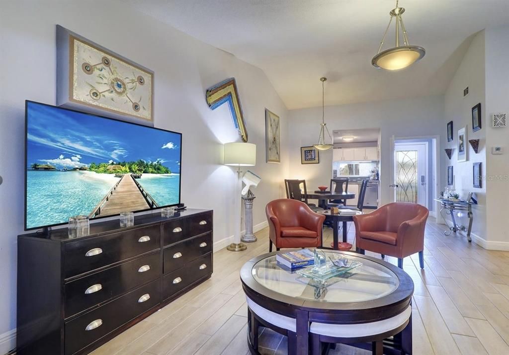 For Rent: $2,500 (2 beds, 2 baths, 1116 Square Feet)