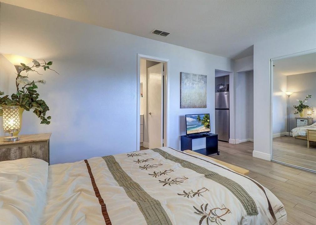For Rent: $2,500 (2 beds, 2 baths, 1116 Square Feet)