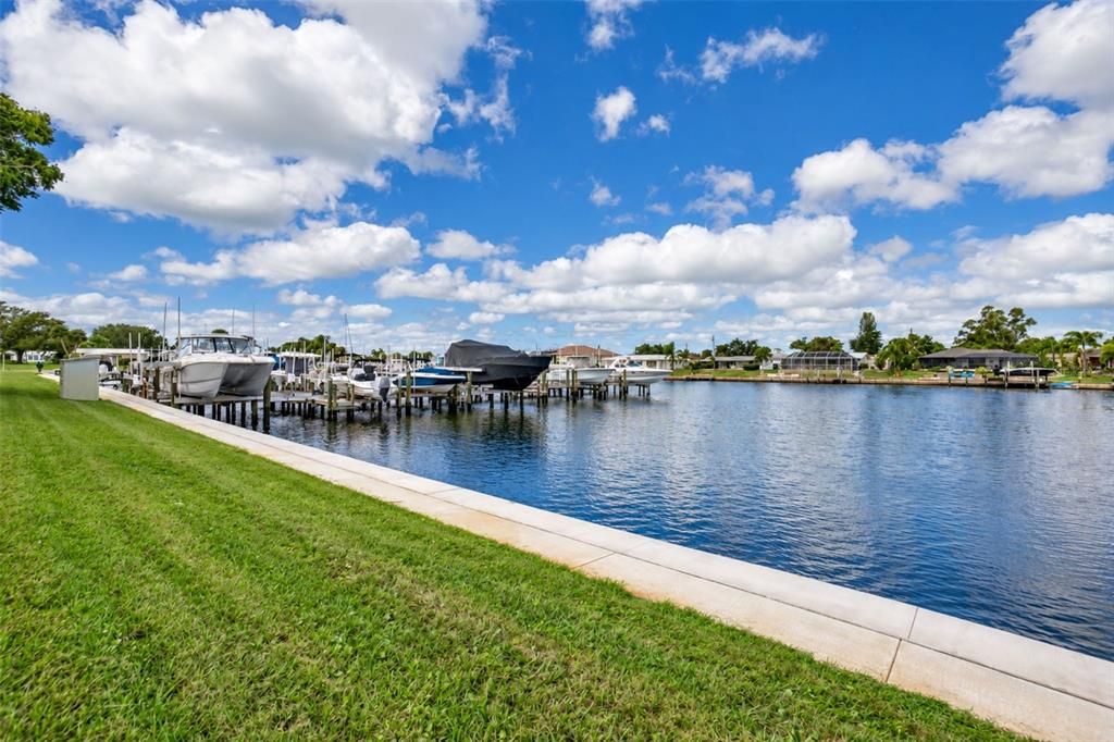 For Sale: $250,000 (2 beds, 2 baths, 1080 Square Feet)