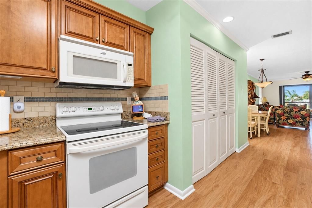 For Sale: $250,000 (2 beds, 2 baths, 1080 Square Feet)