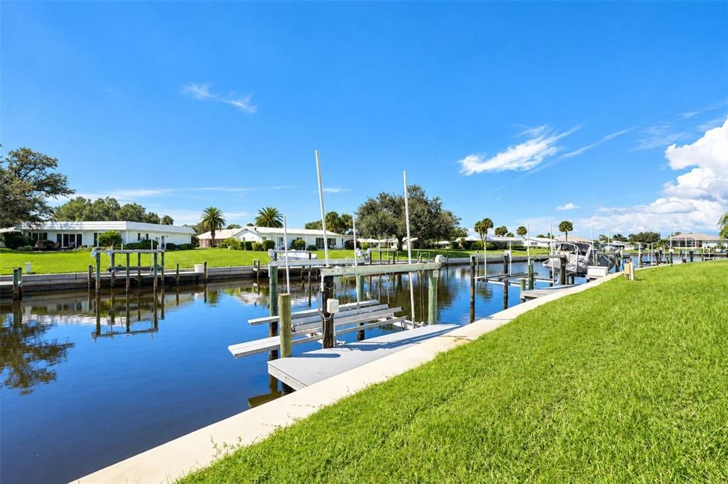 For Sale: $250,000 (2 beds, 2 baths, 1080 Square Feet)