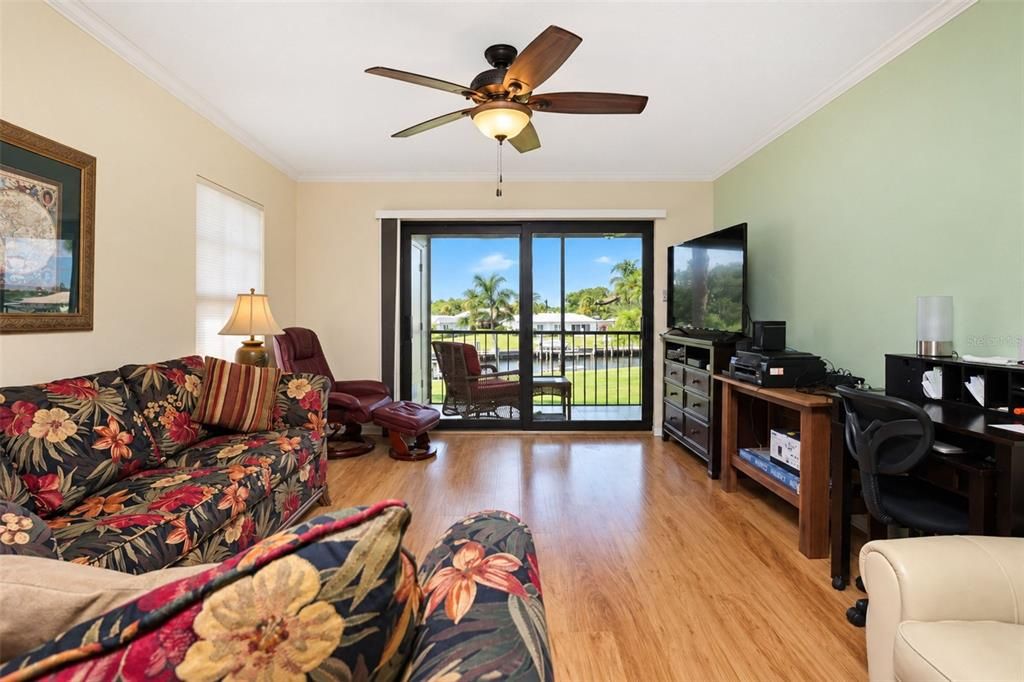 For Sale: $250,000 (2 beds, 2 baths, 1080 Square Feet)
