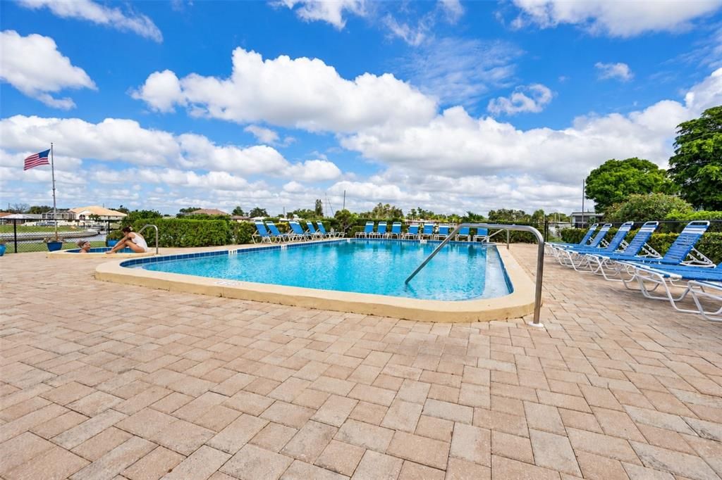 For Sale: $250,000 (2 beds, 2 baths, 1080 Square Feet)
