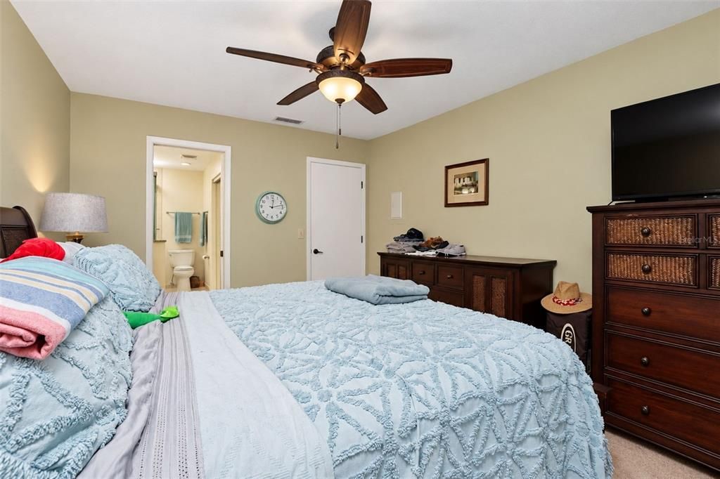 For Sale: $250,000 (2 beds, 2 baths, 1080 Square Feet)