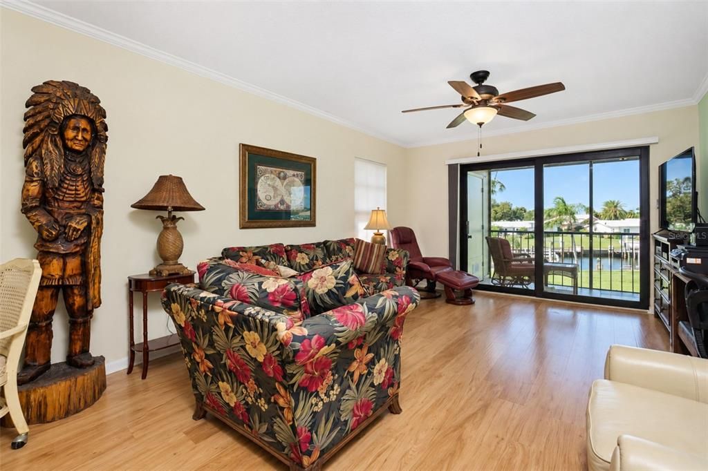 For Sale: $250,000 (2 beds, 2 baths, 1080 Square Feet)