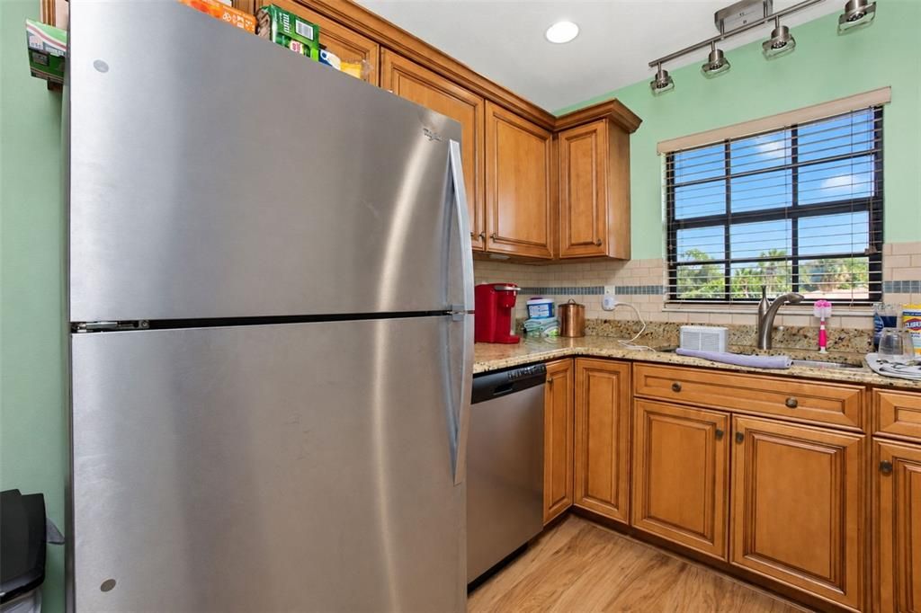 For Sale: $250,000 (2 beds, 2 baths, 1080 Square Feet)