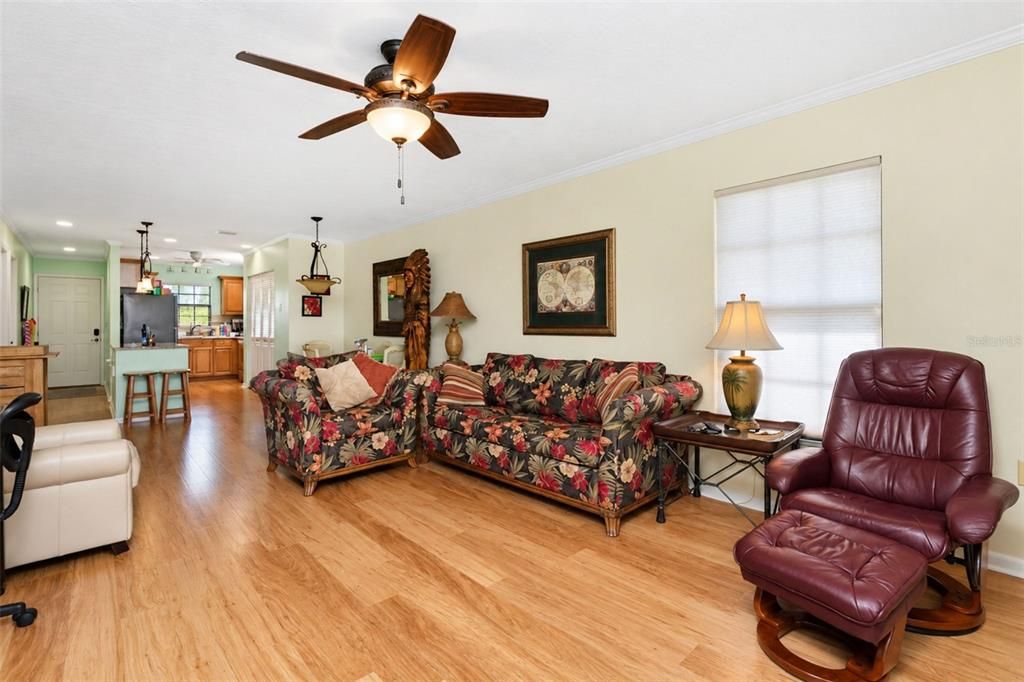 For Sale: $250,000 (2 beds, 2 baths, 1080 Square Feet)
