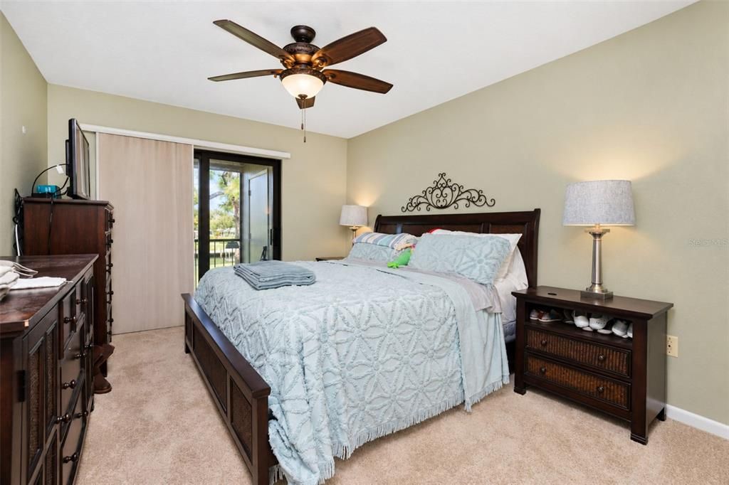 For Sale: $250,000 (2 beds, 2 baths, 1080 Square Feet)