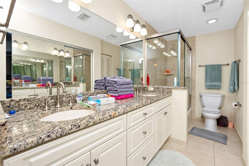 For Sale: $250,000 (2 beds, 2 baths, 1080 Square Feet)