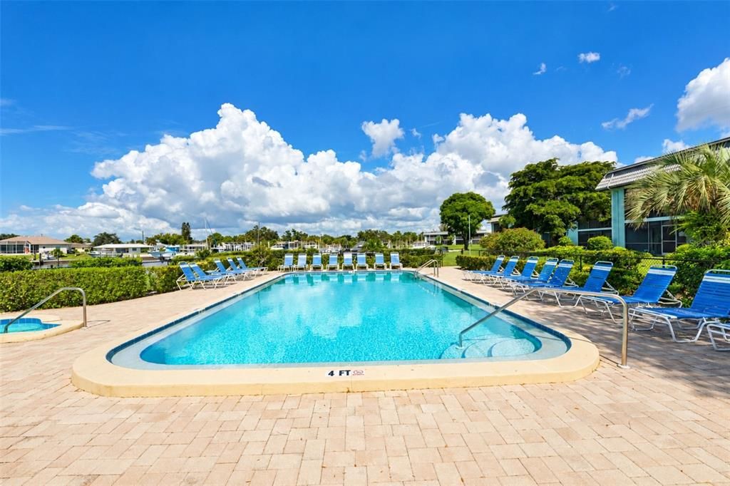 For Sale: $250,000 (2 beds, 2 baths, 1080 Square Feet)