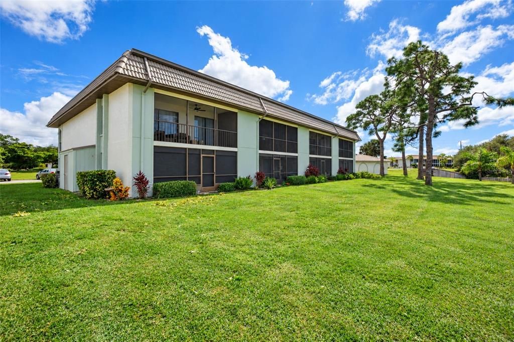 For Sale: $250,000 (2 beds, 2 baths, 1080 Square Feet)