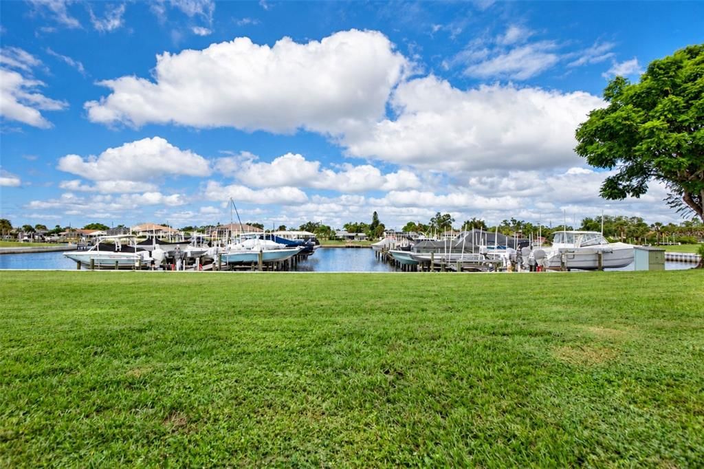 For Sale: $250,000 (2 beds, 2 baths, 1080 Square Feet)