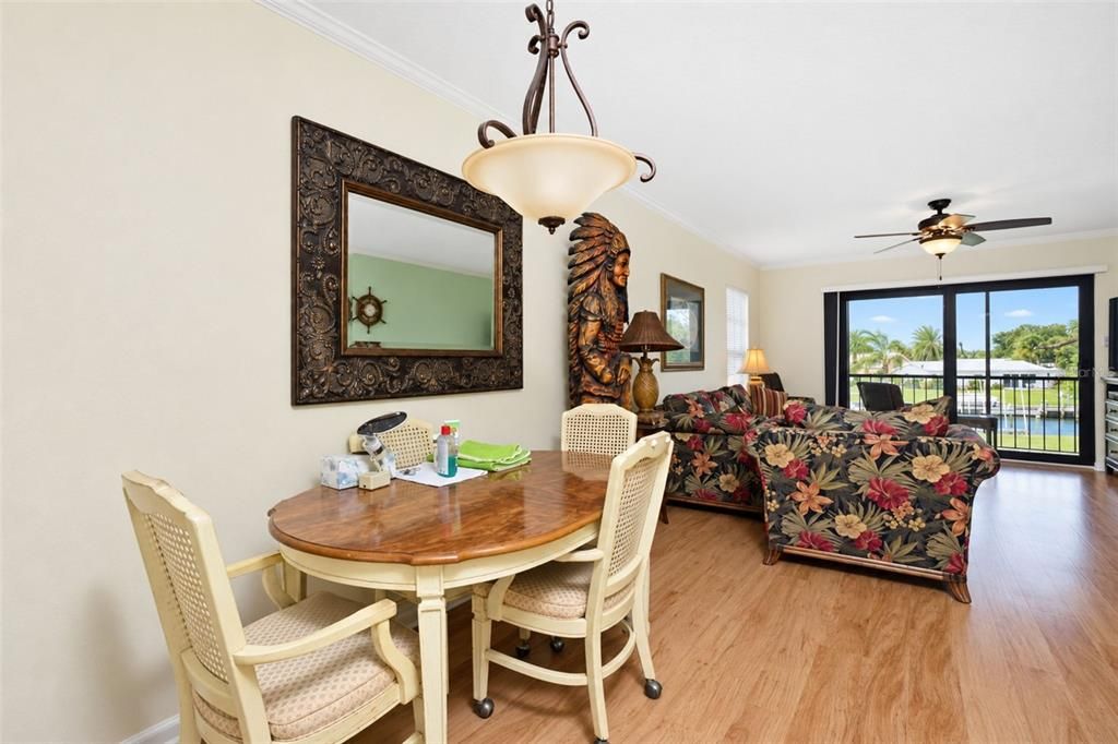 For Sale: $250,000 (2 beds, 2 baths, 1080 Square Feet)
