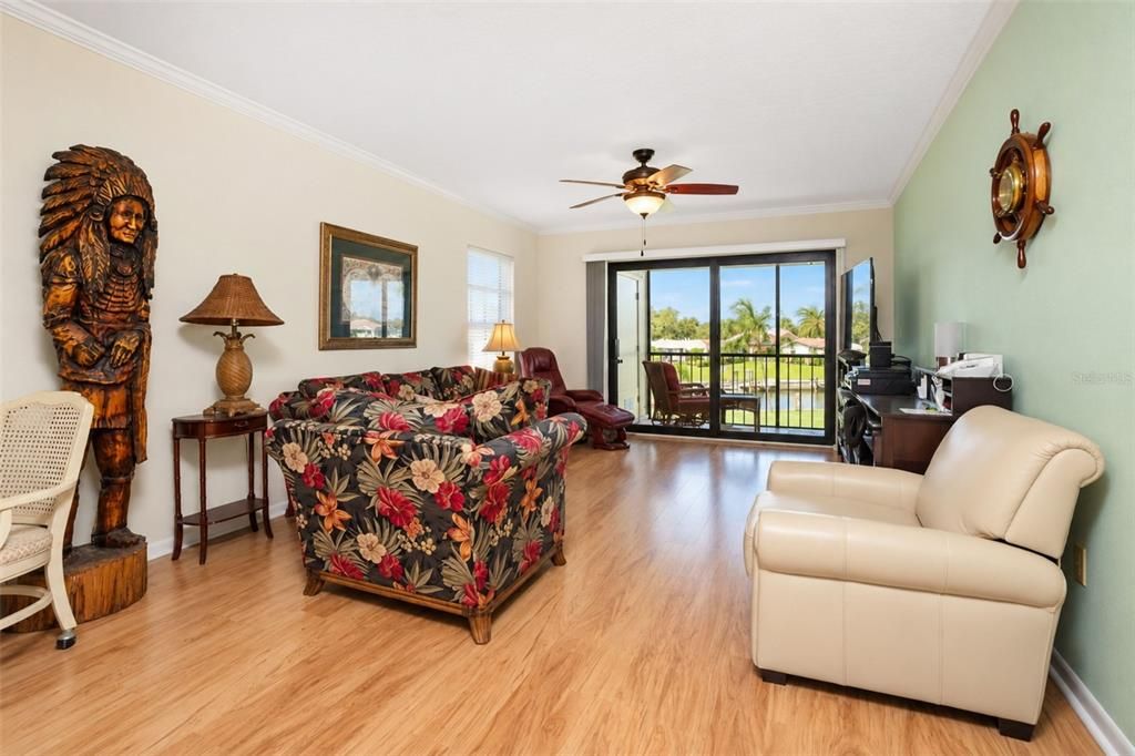 For Sale: $250,000 (2 beds, 2 baths, 1080 Square Feet)