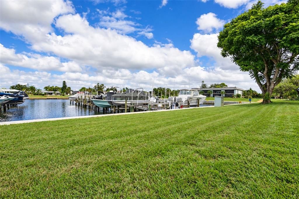 For Sale: $250,000 (2 beds, 2 baths, 1080 Square Feet)